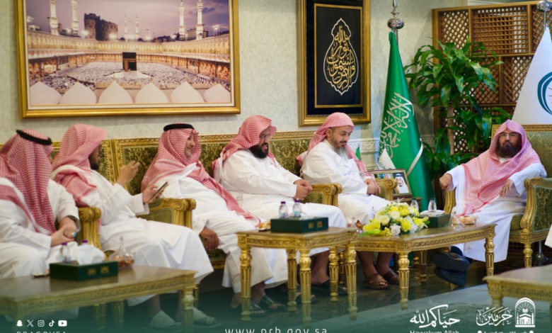 السديس: دعم القيادة أساس نجاحنا في إيصال رسالة الحرمين