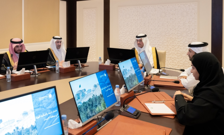 محافظ الأحساء وشركة المياه الوطنية: خطط لمستقبل مائي مستدام