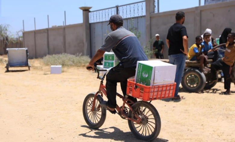 دعم الأمن الغذائي في دير البلح: توزيع مساعدات إغاثية عاجلة