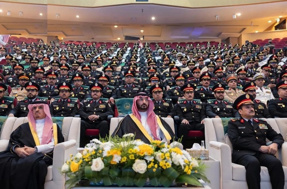 وزير الحرس الوطني يكرم المتفوقين في حفل تخريج كلية الملك عبدالله للقيادة والأركان