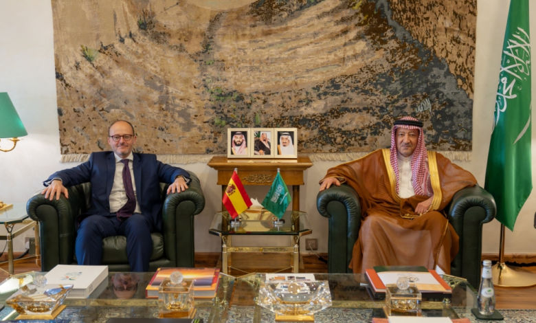 تعزيز العلاقات السعودية الإسبانية: لقاء دبلوماسي رفيع في الرياض