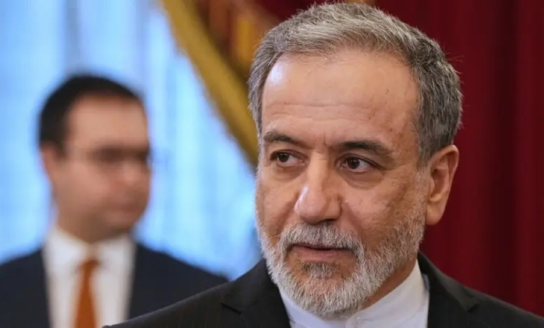 انتقادات لـ عباس عراقجي واتهامه بتبني رؤية ترامب للسلام