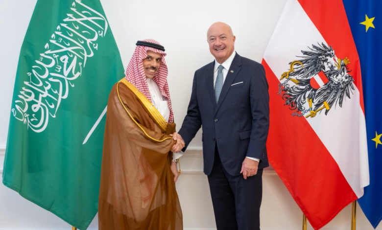بحث القضايا الإقليمية والدولية بين السعودية والنمسا