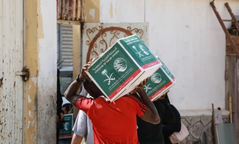 مساعدات سعودية في عدن: 152 طنًا من الغذاء لدعم الأمن الغذائي
