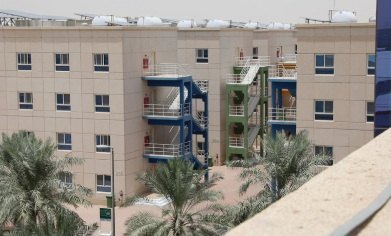 السكن الجماعي في السعودية: تراخيص لإيواء مليون عامل برؤية 2030