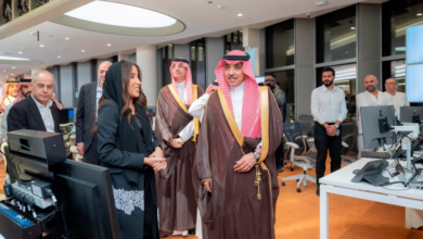 وزير الإعلام يزور مقر إعلامي جديد في الرياض بتقنيات متطورة