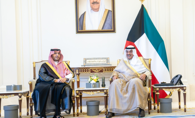 ولي عهد الكويت يستقبل الأمير تركي لتعزيز العلاقات الأخوية بين البلدين
