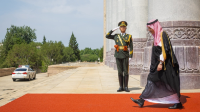 السعودية والصين: تأكيد مشترك على ضمان أمن الملاحة بمضيق هرمز