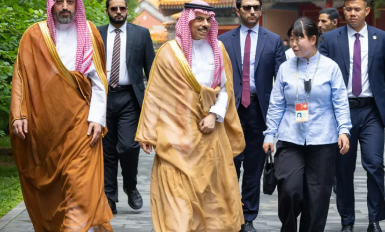 فيصل بن فرحان يزور متحف القصر الإمبراطوري في بكين