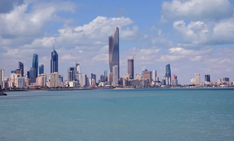 هجمات معادية في الكويت: استهداف مراكز حدودية ومنصة حفر