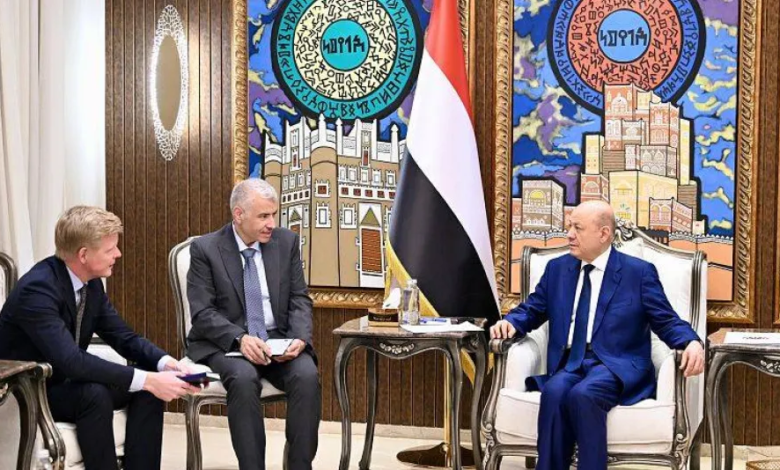 العليمي يصعد دبلوماسياً ضد التهديد الحوثي الإيراني باليمن