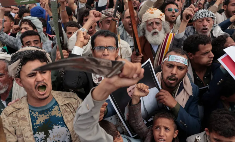 التصعيد الحوثي: هروب من الغضب الشعبي وتأثيره الإقليمي