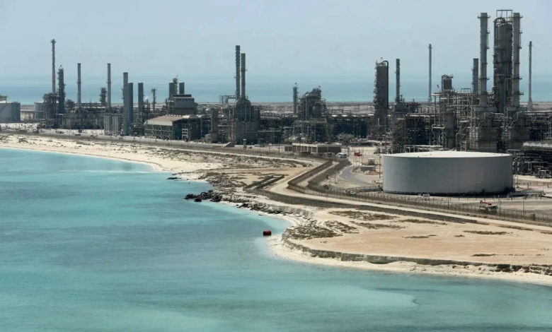 ضربات في العمق الإيراني: ترمب يأمر والنفط يقفز بأكثر من 3%