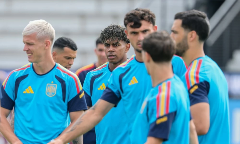 عواصف تعطل تدريبات إسبانيا قبل نهائي كأس العالم ضد الأرجنتين