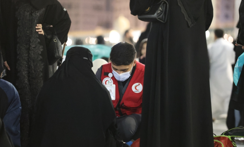 الهلال الأحمر السعودي ينقذ معتمرة بالمسجد النبوي في 51 ثانية