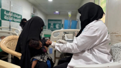 العيادات المتنقلة في الخوخة تقدم خدماتها لآلاف اليمنيين