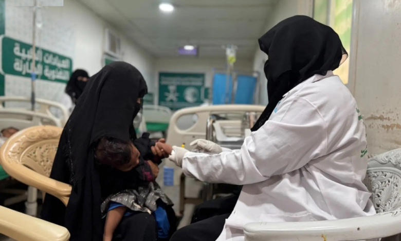 العيادات المتنقلة في الخوخة تقدم خدماتها لآلاف اليمنيين
