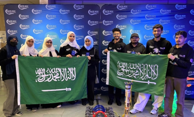 طلاب سعوديون يبتكرون غواصة روبوتية وينافسون عالمياً | إنجاز