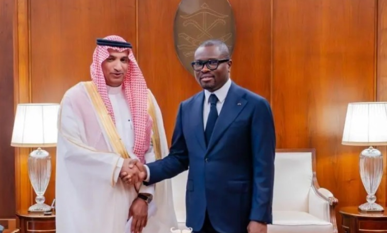 العلاقات السعودية البنينية: السفير البلوي يقدم أوراق اعتماده