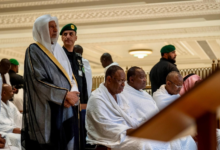 رئيس جمهورية جامبيا يؤدي العمرة ويعزز العلاقات مع السعودية