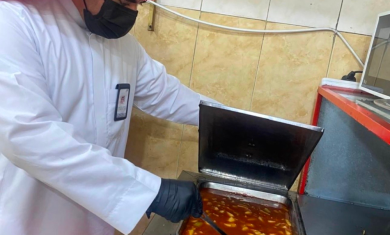 حملة رقابية على مطاعم الوجبات السريعة بالرياض: ضبط 43 مخالفة
