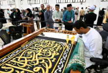 أسرار صناعة كسوة الكعبة المشرفة: زيارة إيمانية لضيوف خادم الحرمين