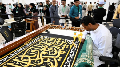 أسرار صناعة كسوة الكعبة المشرفة: زيارة إيمانية لضيوف خادم الحرمين