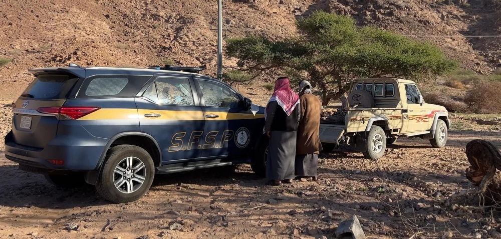 ضبط مخالف لقطعه الأشجار بمنطقة الرياض