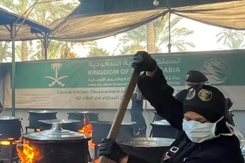صور.. مساعدات غذائية سعودية تصل إلى 24,500 مستفيد في غزة