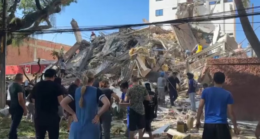 زلزال يضرب كولومبيا.. 20 مبنى منهارًا وتعليق الرحلات الجوية - رويترز