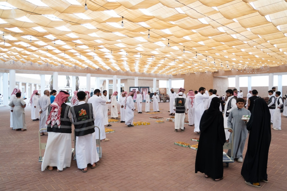 بواكير الرطب تتوافد على مهرجان جادة الخبراء
