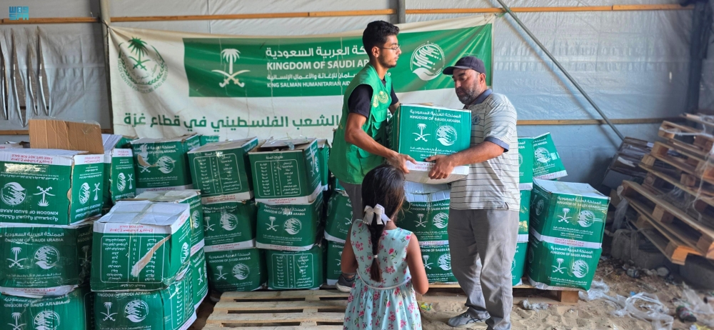 توزيع المساعدات على محتاجي دير البلح وخان يونس