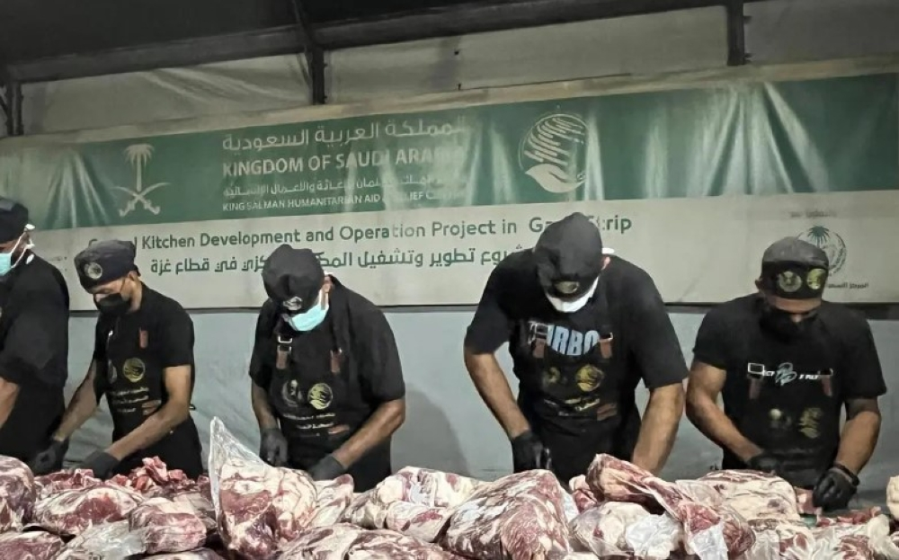 مركز الملك سلمان للإغاثة يوزع 25 ألف وجبة ساخنة في غزة - واس