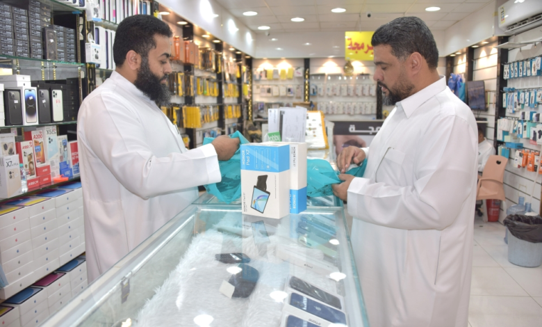 مستهلكون: سهولة الدفع الآجل دفعتنا لزيادة الإنفاق وشراء منتجات غير أساسية