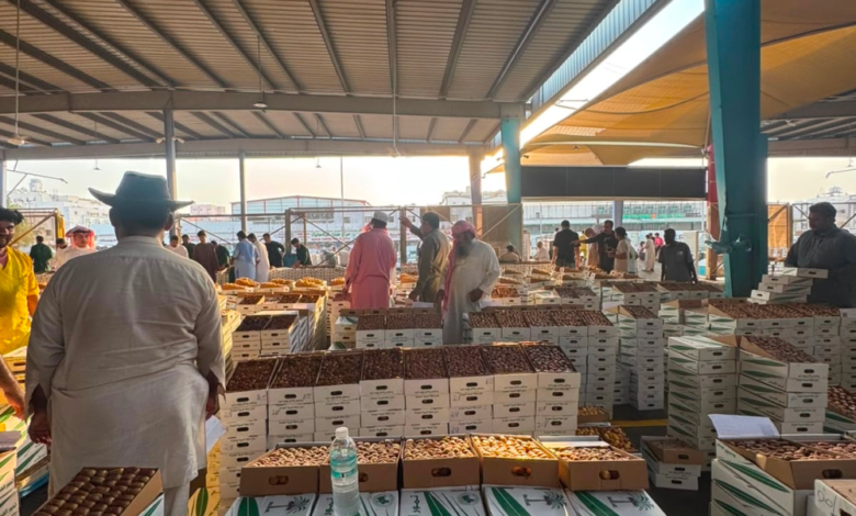 1,3 مليون كيلوجرام تمور في سوق جدة.. و«البيئة» تكثف رقابتها