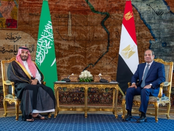 ولي العهد يبحث التطورات في الشرق الأوسط مع الرئيس المصري