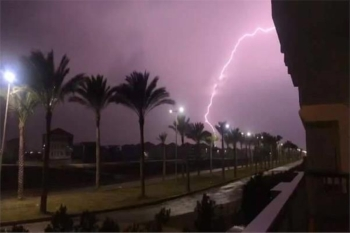 طقس السبت.. أمطار وزخات من البرد ورياح مثيرة للأتربة على 6 مناطق