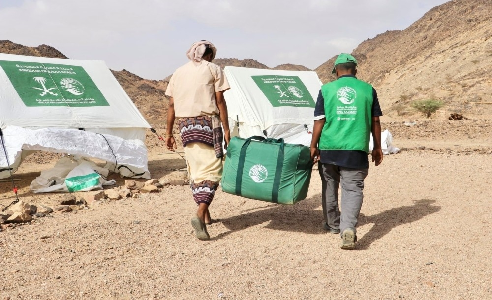 مركز الملك سلمان يوزع مساعدات على النازحين في اليمن - واس