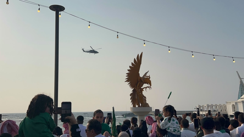 جدة.. القوات البحرية تستعرض قدراتها في الواجهة البحرية احتفاءً باليوم الوطني - اليوم