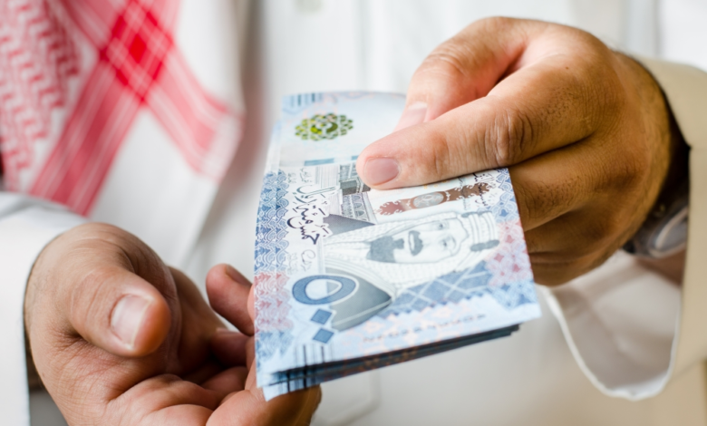 ​​​​​​​الأنشطة المالية تتصدر أعلى 10 قطاعات في متوسط الأجور بالمملكة 