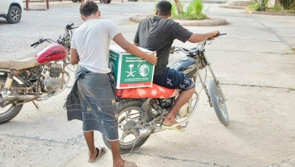 مركز الملك سلمان يوزع مساعدات على النازحين في اليمن - واس